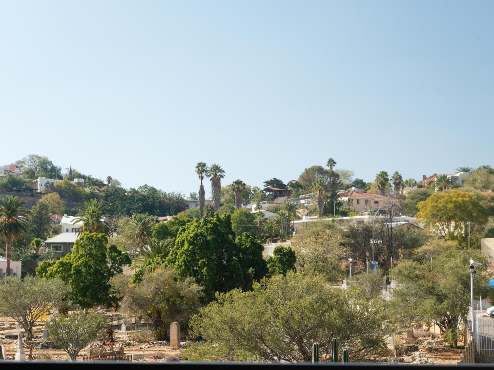 Rieks Van Der Walt Self-Catering Apartment Windhoek Exterior photo